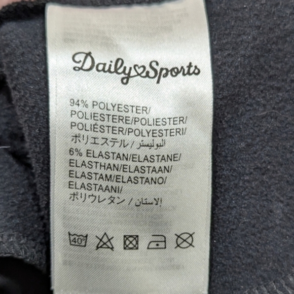 Daily Sports Born in Sweden Lion Print Zip Up Golfing Jacket (S) - Picture 6 of 8